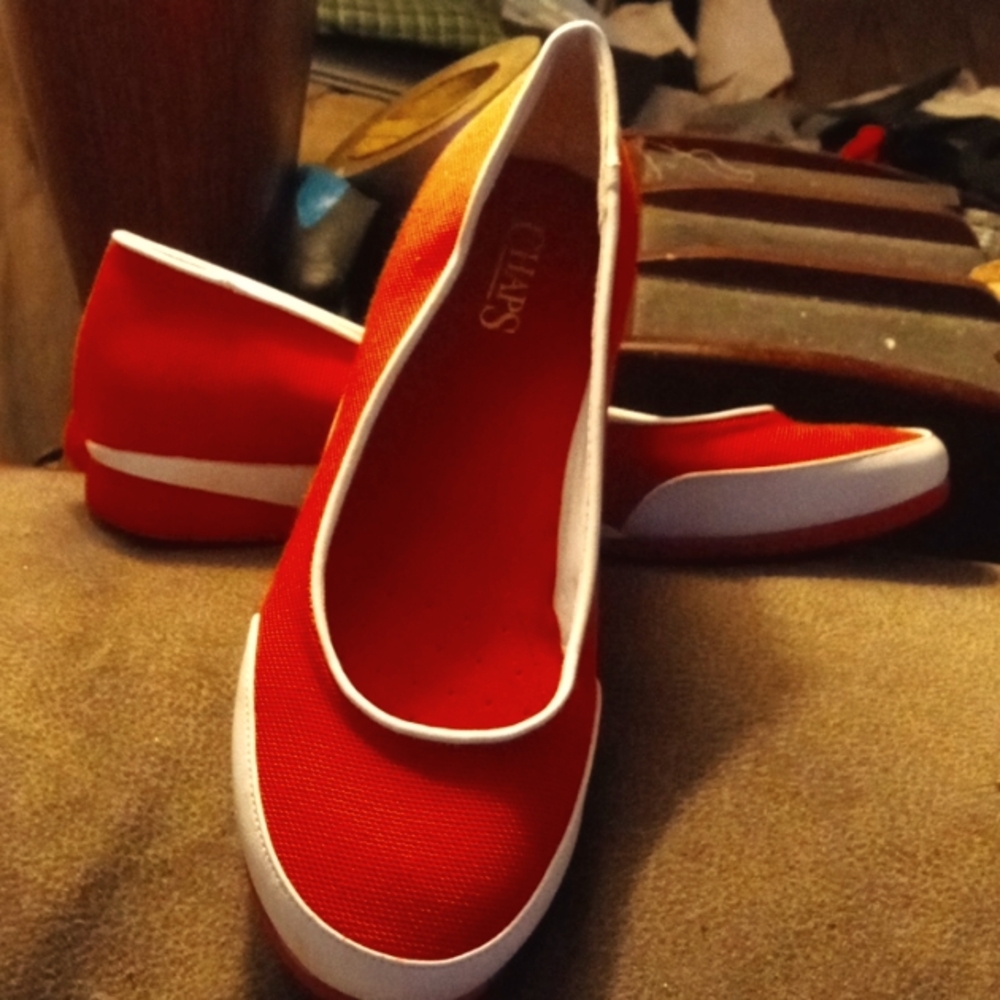 Caps Women's Flats Memory Foam insoles size 9.5 excellent condition never worn
